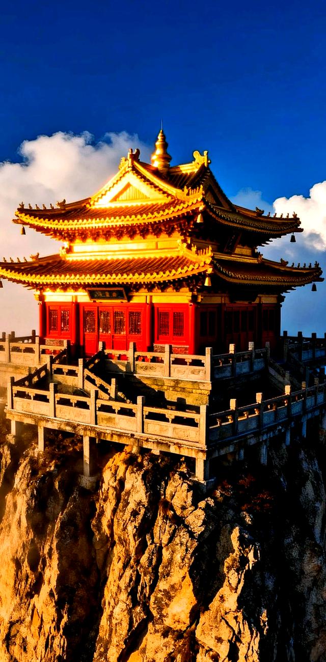 《云端服务器：你的数据，正在天空里“办公”》